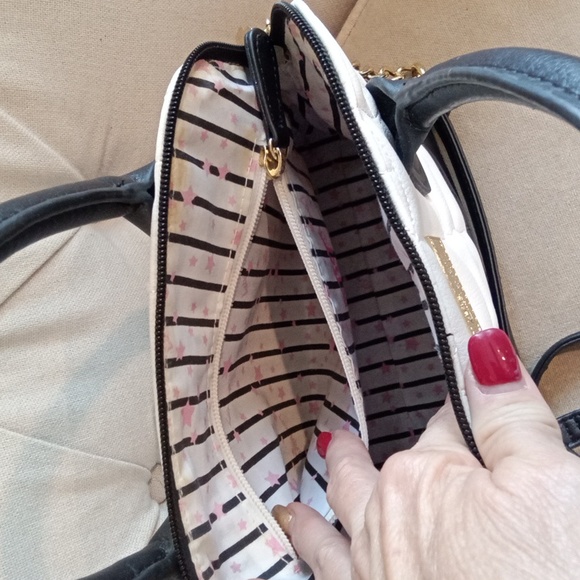 Gorgeous EUC Love by Betsy Johnson Crossbody - Picture 4 of 9